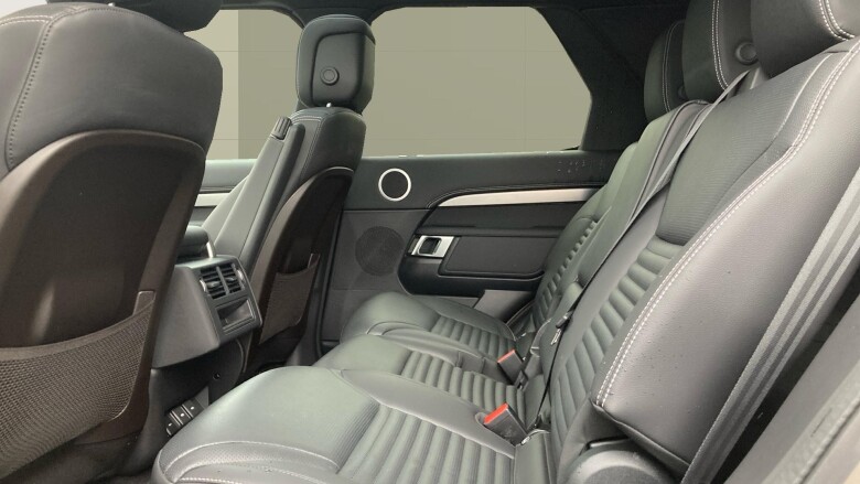 Land Rover Discovery 3.0 D300 Dynamic SE 5dr Auto Diesel Station Wagon